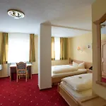 Bauer Garni Szálloda 3*