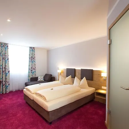 Bauer Garni Hotel