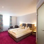 Bauer Garni Hotel