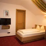 Bauer Garni Hotel