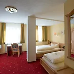 Bauer Garni Hotel 3*