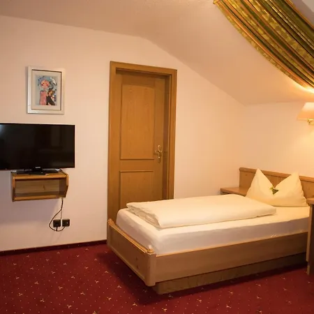 Bauer Garni Hotel
