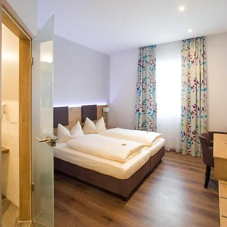 Hotel Bauer Garni 3*